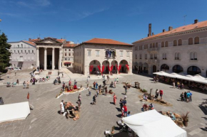 Augustus Forum View